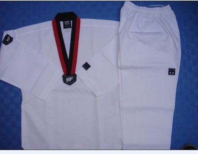 實用性與風(fēng)采的結(jié)合 制服與工作服在現(xiàn)代企業(yè)中的關(guān)鍵作用